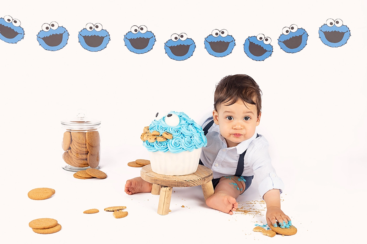 jongen uit wateringen heeft een cookiemonster cakesmash