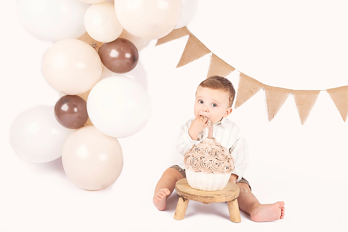 Cakesmash s-'Gravenzande bruin tinten balonnen met cupcake