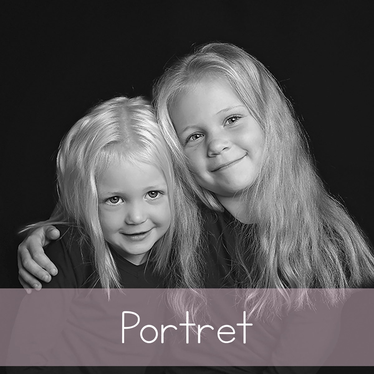 portret van zusjes met blonde haren